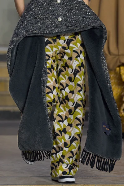 Look 19